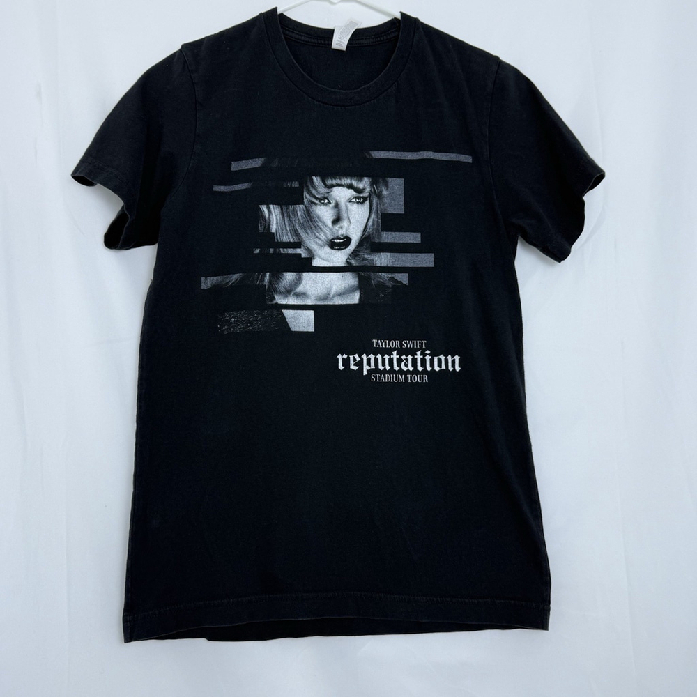 2018 Taylor Swift Reputation Stadium Tour Concert T-Shirt Size Small 2-sided
